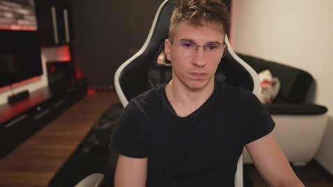 Dorian Reyes online show from December 2025 01:02:02 AM