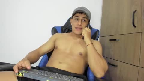 dorman_boy online show from December 2025 01:44:02 AM