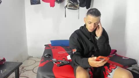 Snapshot of douglas_gallegos chatting on April 2026 05:52:01 AM douglas_gallegos online show from April 2026 05:52:01 AM