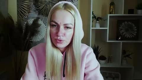 Snapshot of dream_dolly_ chatting on October 2025 01:01:01 PM dream_dolly_ online show from October 2025 01:01:01 PM