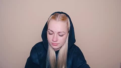 Snapshot of dream_dolly_ chatting on October 2025 12:27:01 PM dream_dolly_ online show from October 2025 12:27:01 PM