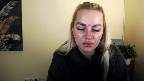 Snapshot of dream_dolly_ chatting on October 2025 01:35:02 PM dream_dolly_ online show from October 2025 01:35:02 PM