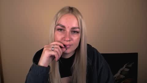 Snapshot of dream_dolly_ chatting on October 2025 12:13:02 PM dream_dolly_ online show from October 2025 12:13:02 PM