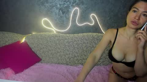 Snapshot of dream_olivia chatting on May 2026 02:40:01 AM Olivia online show from May 2026 02:40:01 AM
