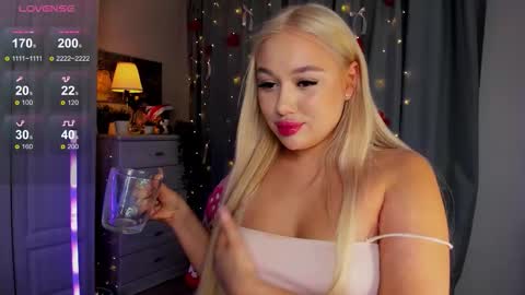 Snapshot of dreamaise chatting on February 2026 04:18:01 PM Mary pvt open use pink and blue app lovense online show from February 2026 04:18:01 PM