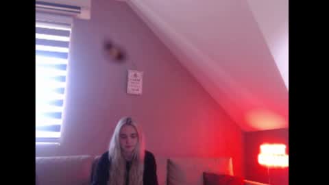 Snapshot of dreamcatcherfantasy chatting on April 2026 07:28:01 AM A girl online show from April 2026 07:28:01 AM