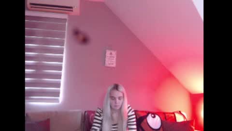 Snapshot of dreamcatcherfantasy chatting on May 2026 07:36:02 AM A girl online show from May 2026 07:36:02 AM