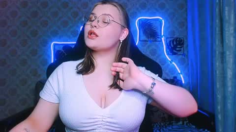 dreamforyoue2 online show from March 2026 07:36:02 PM