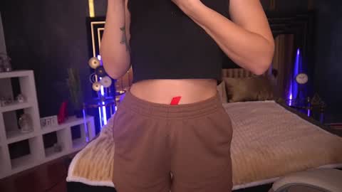 Lina online show from January 2025 10:33:02 AM