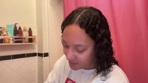 RIRI OR DREAMY online show from January 2025 05:22:02 PM