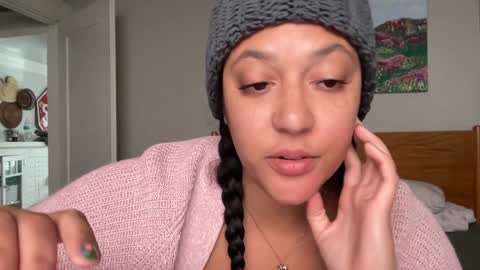 RIRI OR DREAMY online show from January 2025 08:31:02 PM