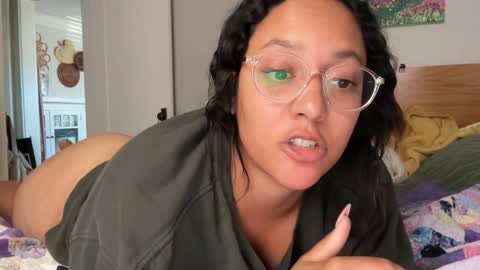 RIRI OR DREAMY online show from February 2025 08:14:02 PM