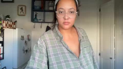 RIRI OR DREAMY online show from February 2026 04:33:01 PM