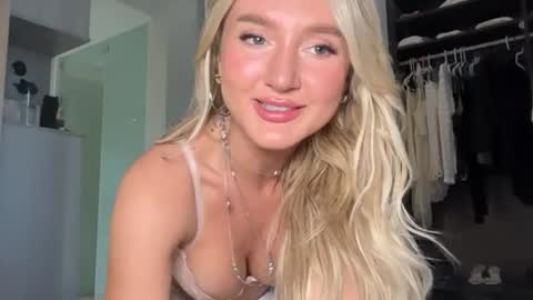 Snapshot of dreamyylilah chatting on June 2026 12:03:02 AM Lilah online show from June 2026 12:03:02 AM