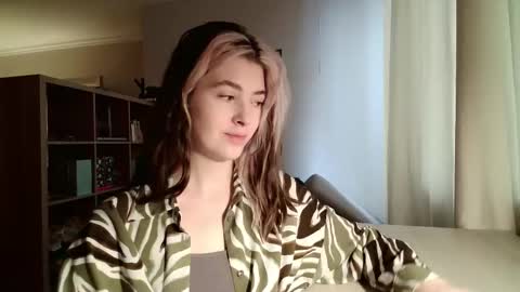 Snapshot of dremazwahlen chatting on February 2026 10:26:02 AM Dia online show from February 2026 10:26:02 AM