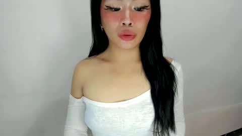 miss. Erika online show from October 2025 07:11:01 AM