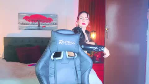 Snapshot of dulce_charlottee chatting on May 2026 07:22:02 PM DULCE online show from May 2026 07:22:02 PM