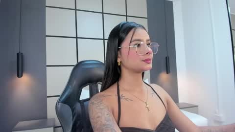 Snapshot of dulce_glow_ chatting on June 2026 07:37:02 PM D U L C E online show from June 2026 07:37:02 PM