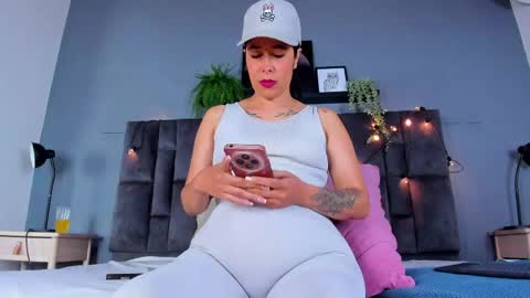 DULCE AURORA online show from April 2026 02:51:01 AM