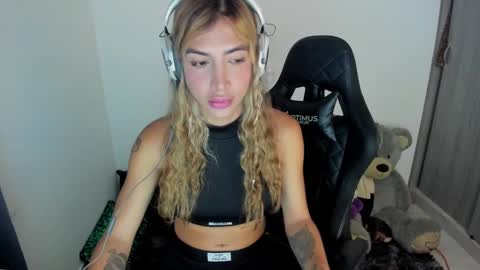 Snapshot of dulcekim_dj chatting on February 2025 01:58:01 AM dulcekim_dj online show from February 2025 01:58:01 AM