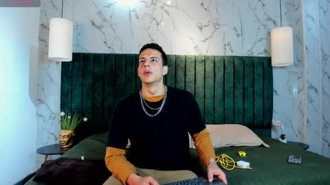 Dustin Sonne online show from November 2025 03:39:01 AM