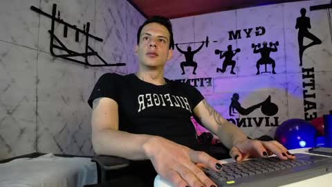 Snapshot of dustin_sonne chatting on May 2026 03:22:02 AM Dustin Sonne online show from May 2026 03:22:02 AM