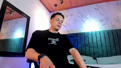 Snapshot of dustin_sonne chatting on June 2026 03:30:02 AM Dustin Sonne online show from June 2026 03:30:02 AM