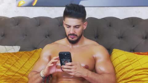 Dustin online show from November 2025 11:04:02 PM