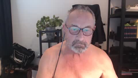 Snapshot of dutchpear chatting on January 2025 02:08:02 PM DutchPear online show from January 2025 02:08:02 PM