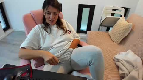 dayana online show from November 2025 05:42:02 AM