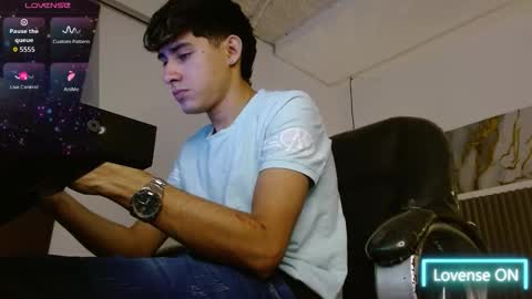 dyla_n18_ online show from January 2026 07:50:02 PM