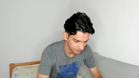 Snapshot of dylan_hoot chatting on November 2025 06:59:02 PM Dylan online show from November 2025 06:59:02 PM