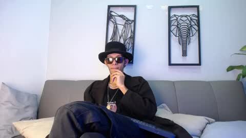 dylan_scotts online show from October 2025 09:54:01 AM