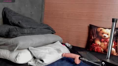 dylan_wolf98 online show from November 2025 10:09:02 PM