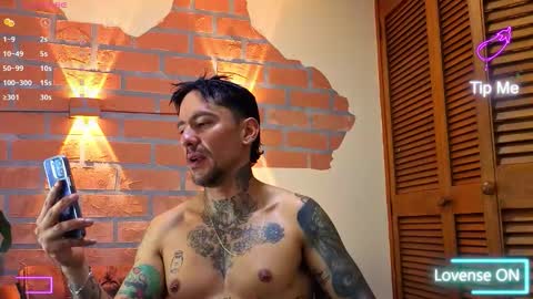 D Y L A N online show from November 2025 08:55:01 PM