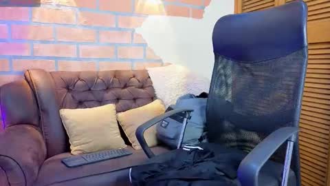 D Y L A N online show from March 2026 02:04:02 AM