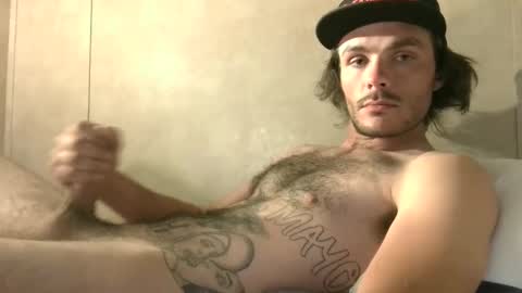 Snapshot of dylp400 chatting on December 2024 09:02:02 AM dylp400 online show from December 2024 09:02:02 AM