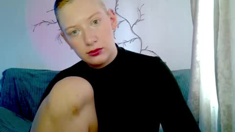 Snapshot of earn_my_lily chatting on April 2026 07:23:01 AM Lily online show from April 2026 07:23:01 AM