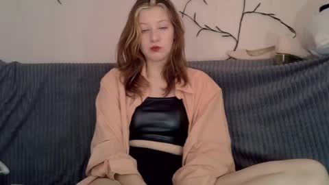 Snapshot of earn_my_lily chatting on May 2026 05:12:01 AM Lily online show from May 2026 05:12:01 AM
