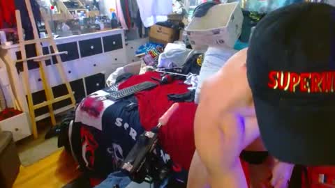 eastbayboy57 online show from December 2025 01:51:02 PM