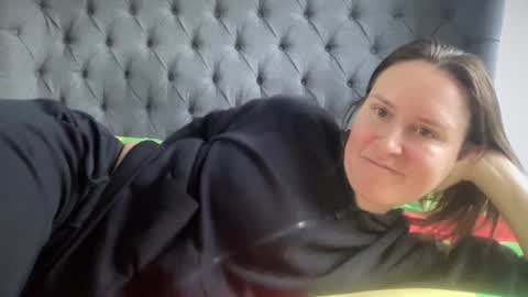 Nadia Ferreira  online show from January 2026 10:06:02 AM