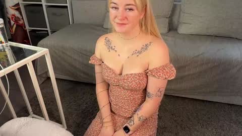 Custom content and video calls are available as well  online show from October 2025 06:36:02 AM