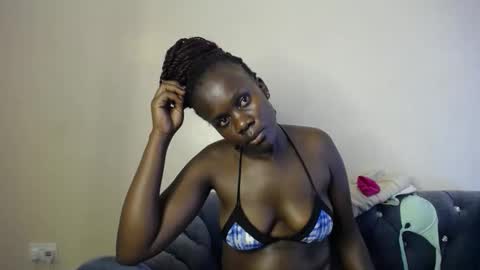 Lola online show from October 2025 06:43:01 AM