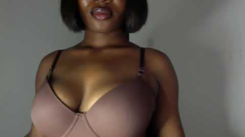 Snapshot of ebony_pussy98 chatting on April 2026 06:58:01 PM delilah online show from April 2026 06:58:01 PM