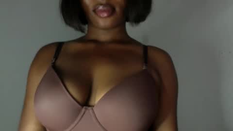 Snapshot of ebony_pussy98 chatting on May 2026 06:58:01 PM delilah online show from May 2026 06:58:01 PM