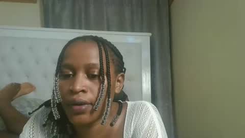 Snapshot of ebony_squiter chatting on November 2025 09:17:02 PM Ebony squiter online show from November 2025 09:17:02 PM