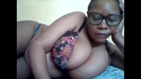 Snapshot of ebonybussy chatting on May 2026 12:21:01 PM MAMITO online show from May 2026 12:21:01 PM