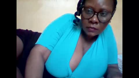 Snapshot of ebonybussy chatting on May 2026 09:14:01 AM MAMITO online show from May 2026 09:14:01 AM
