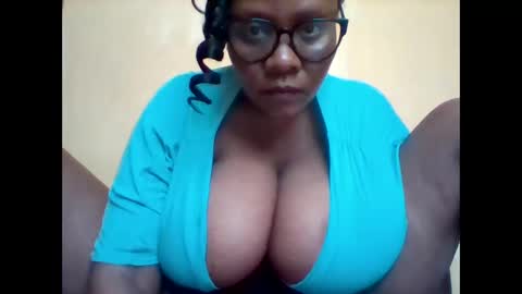 Snapshot of ebonybussy chatting on May 2026 11:38:02 AM MAMITO online show from May 2026 11:38:02 AM