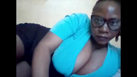 Snapshot of ebonybussy chatting on May 2026 10:58:01 AM MAMITO online show from May 2026 10:58:01 AM